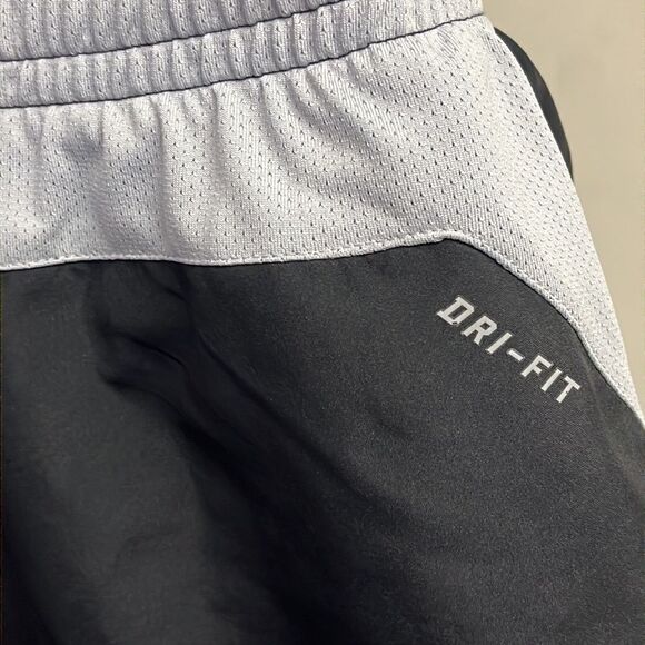 Nike Women’s Black/Gray Athletic Shorts with Built-in Drawstring Shorts- Medium - Picture 10 of 16